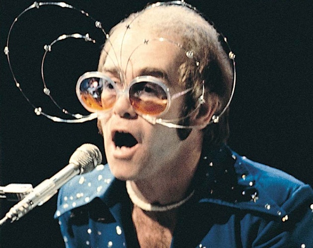 Elton John producirá su propio biopic, 'Rocketman'