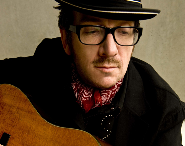Elvis Costello anima a sus fans a robar 'The Return of the Spectacular Spinning Songbook!!!'