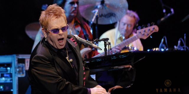 Elton John cancela su gira de conciertos a causa de una grave apendicitis