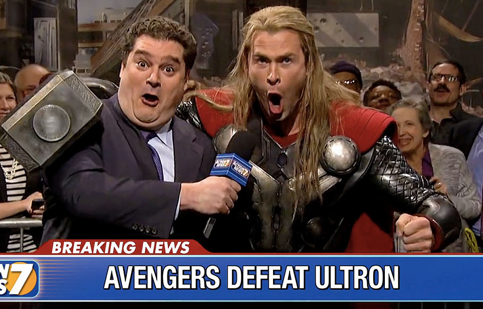 Thor celebra el final de 'Los Vengadores 2' en SNL