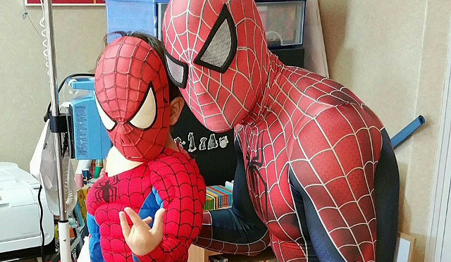 ¿Quién es el Spider-Man español que lucha por los enfermos de leucemia?