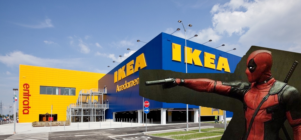Ryan Reynolds intenta montar una cuna de Ikea