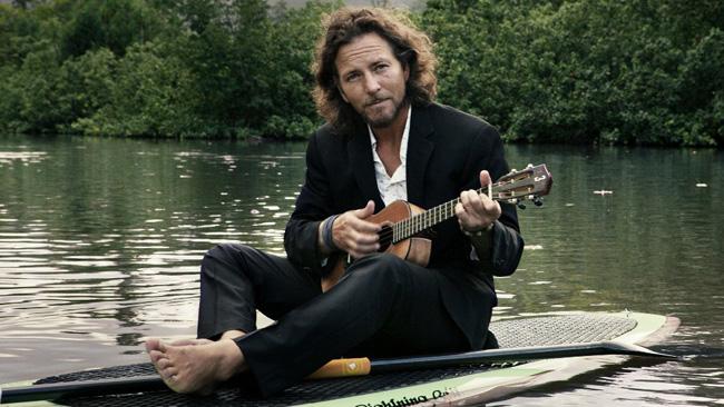 Eddie Vedder, de Pearl Jam, presenta su canción para 'Twin Peaks'