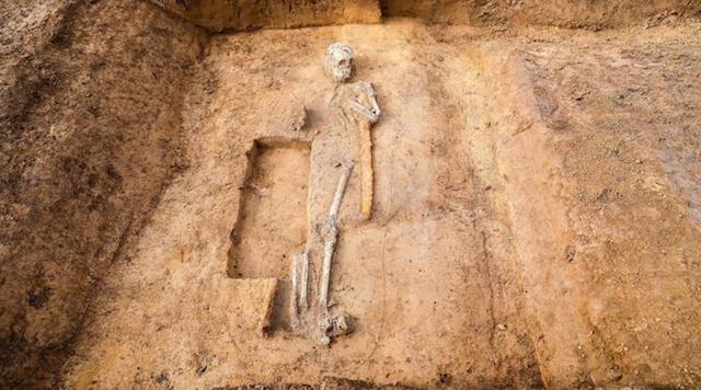 Descubiertos los cadáveres de una bruja y un guerrero gigante en Alemania
