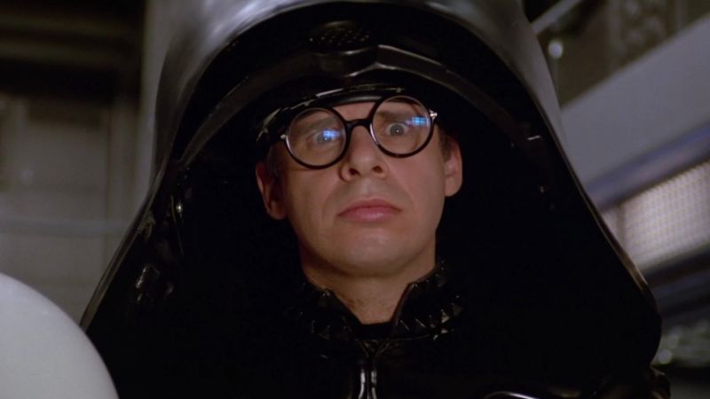 Rick Moranis confirma su regreso como el legendario Casco Oscuro de Spaceballs