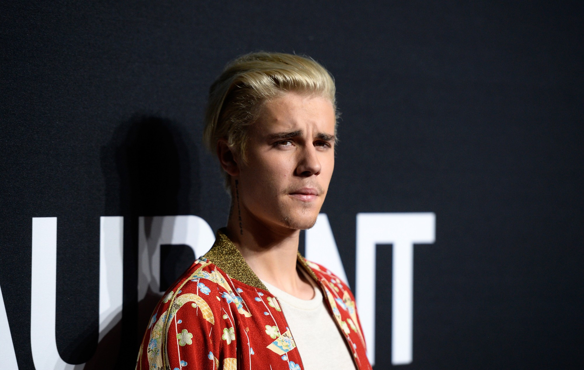 Justin Bieber ofrece una emotiva interpretación de nuevas canciones en 'SNL' - ver