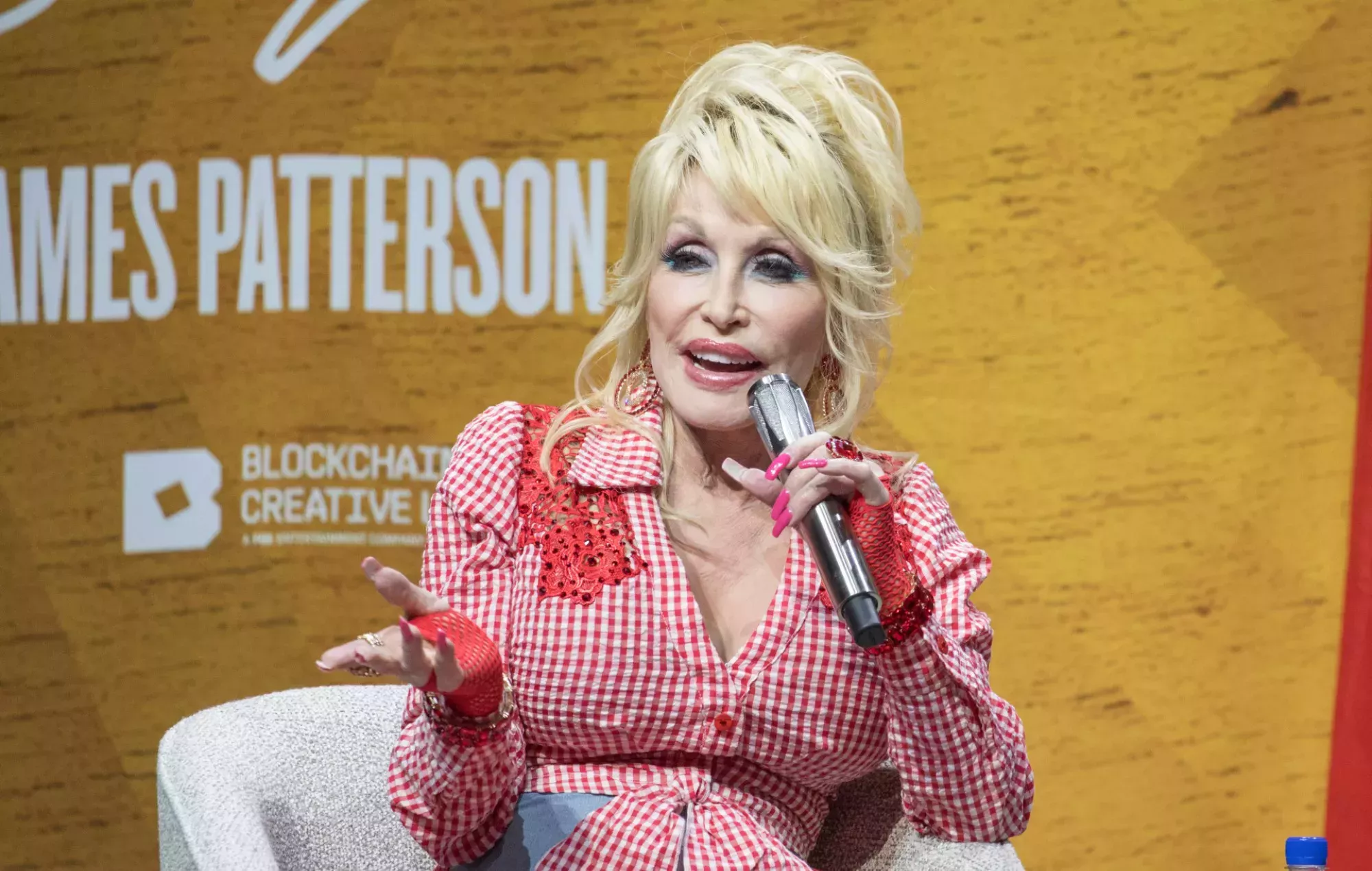 Dolly Parton protagonizará la adaptación cinematográfica de su novela 'Run, Rose, Run'