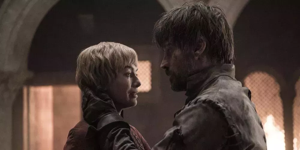 Jaime and Cersei embrace as they wait to die in Game of Thrones