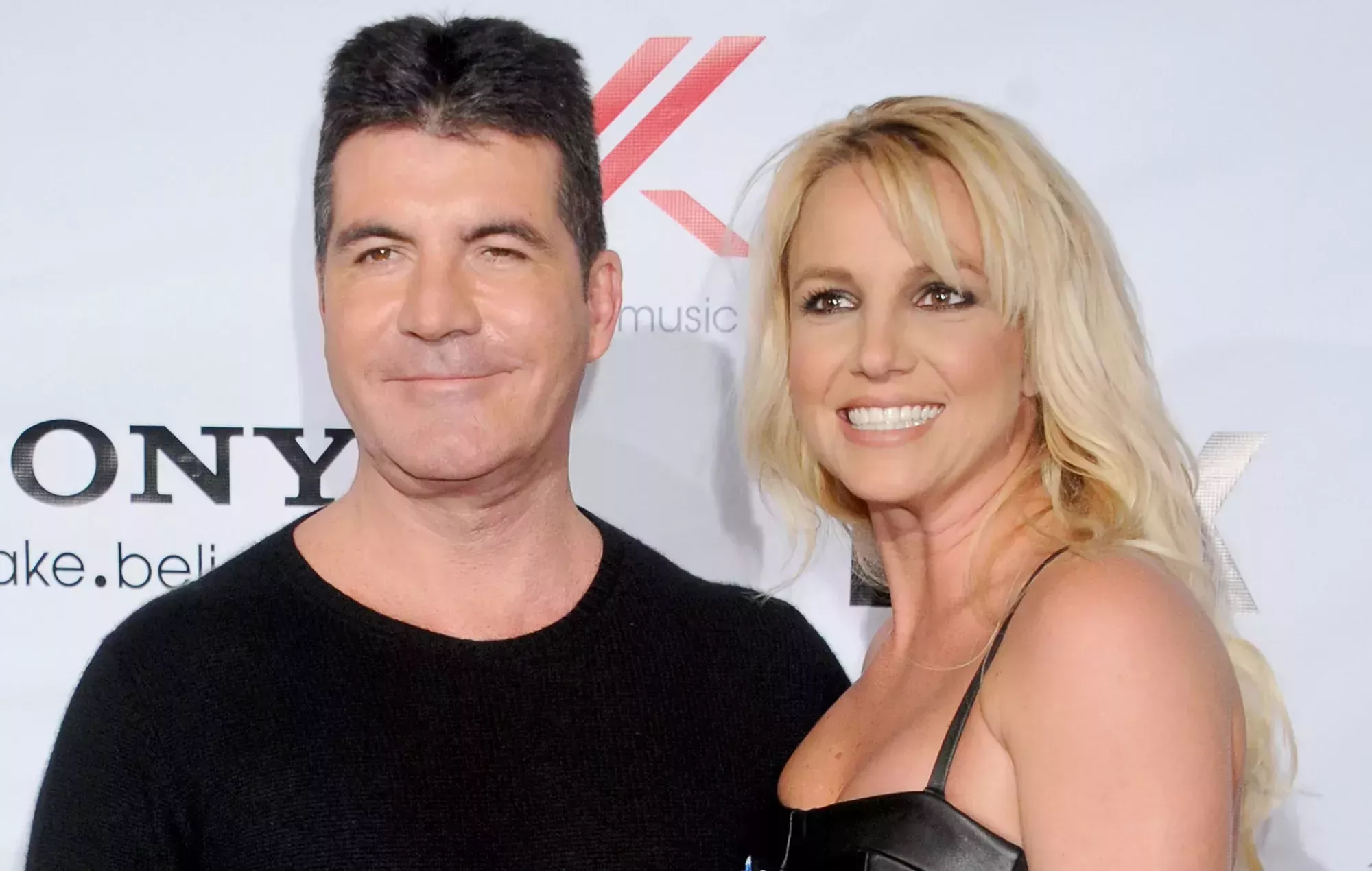 Simon Cowell dice que quiere volver a trabajar con Britney Spears en un nuevo programa de televisión