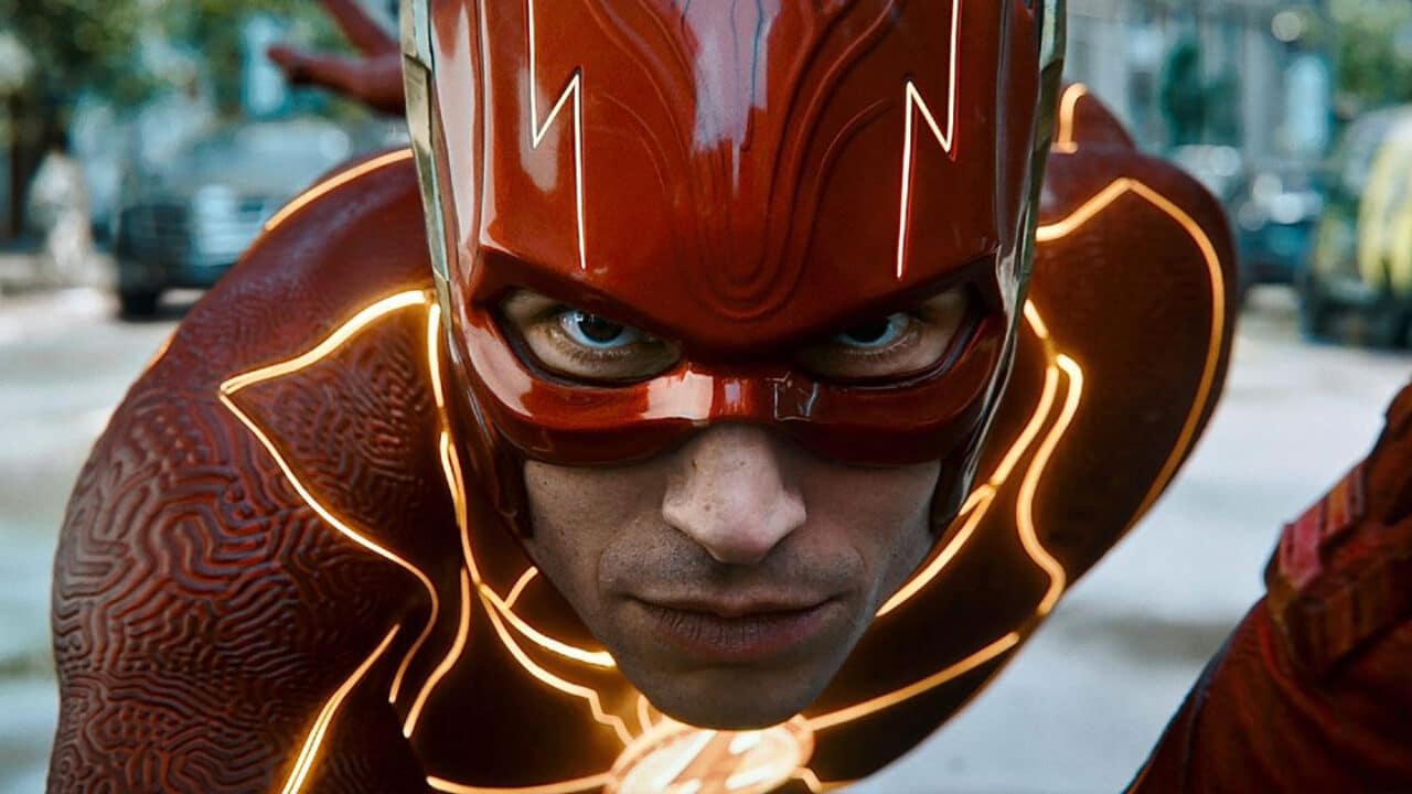 Warner Bros. sigue abierta a que Ezra Miller interprete a Flash
