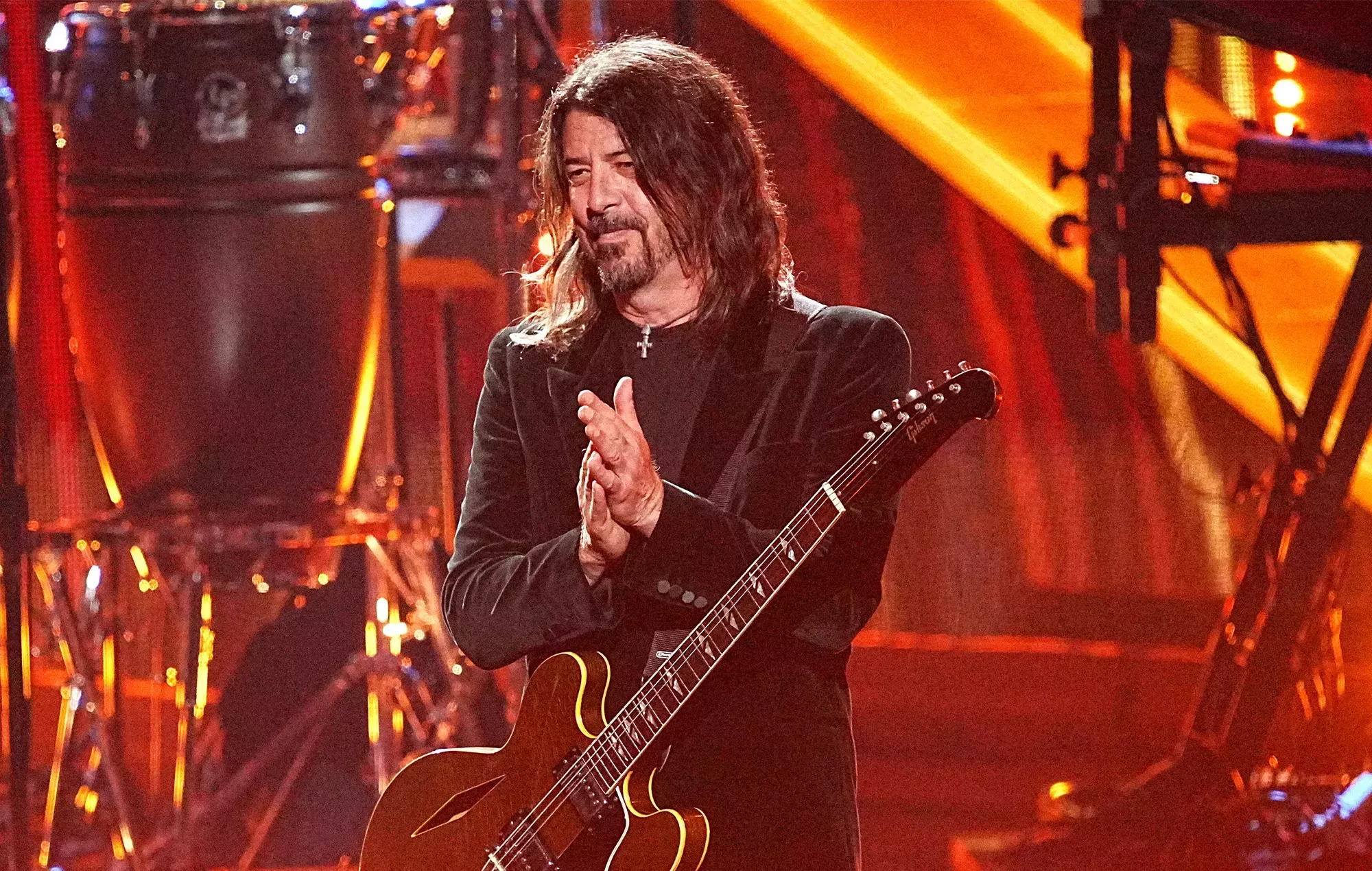 Foo Fighters comparte su sereno nuevo single 'Show Me How', con Violet Grohl