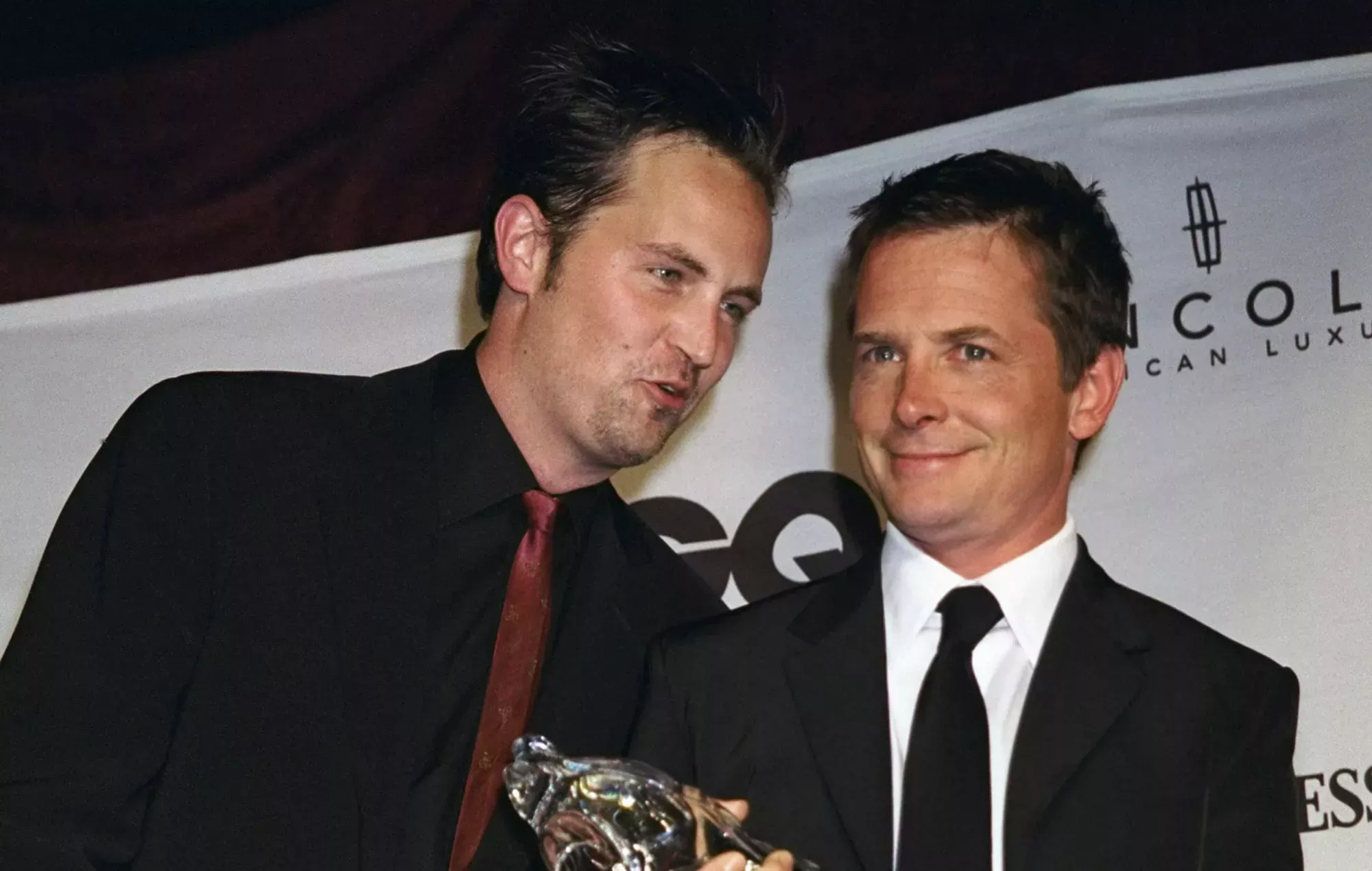 Michael J. Fox rinde homenaje a Matthew Perry con una historia sobre su generosidad anónima