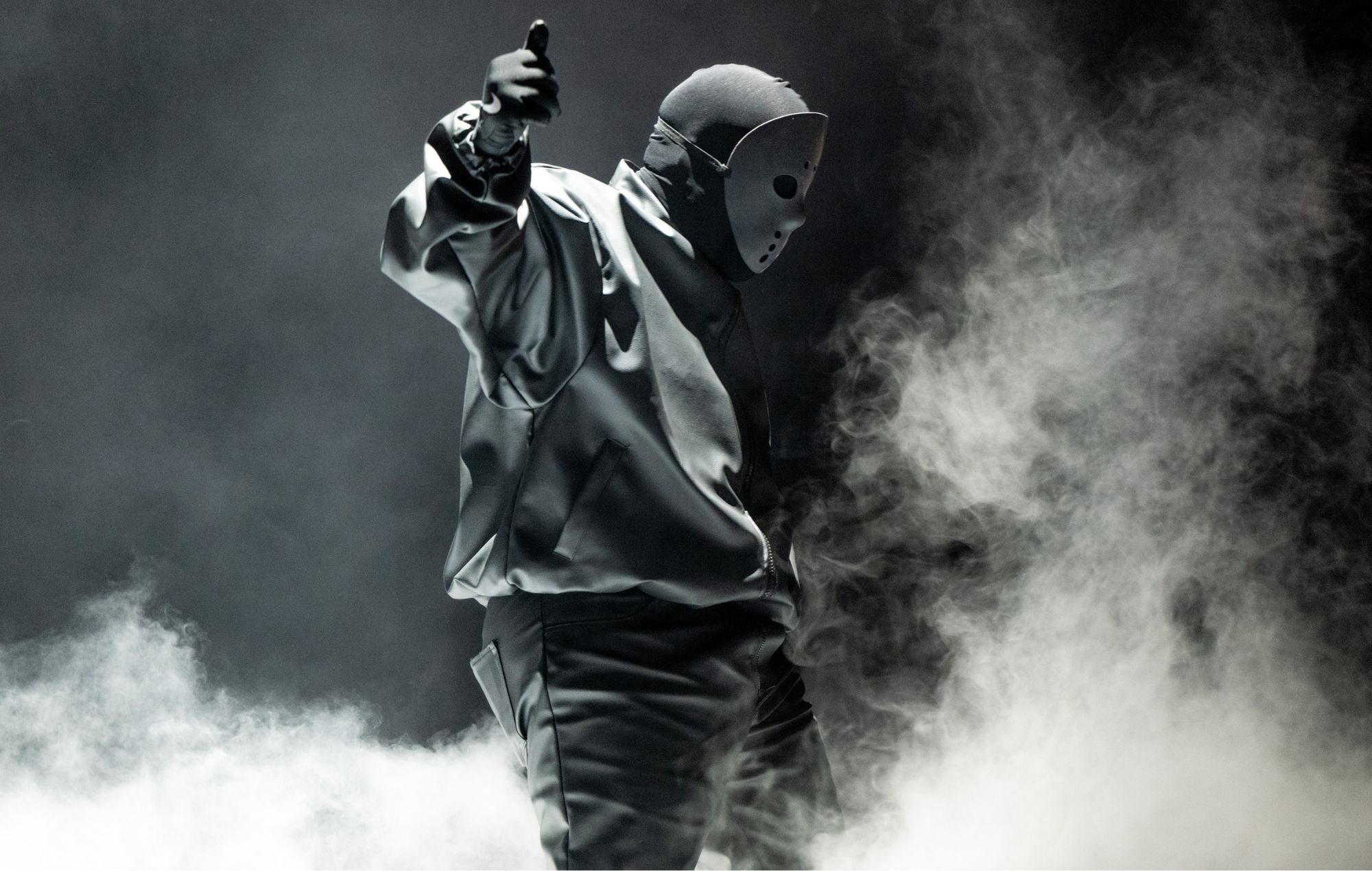 Los fans arremeten contra Kanye West por "apenas actuar" en Rolling Loud 2024