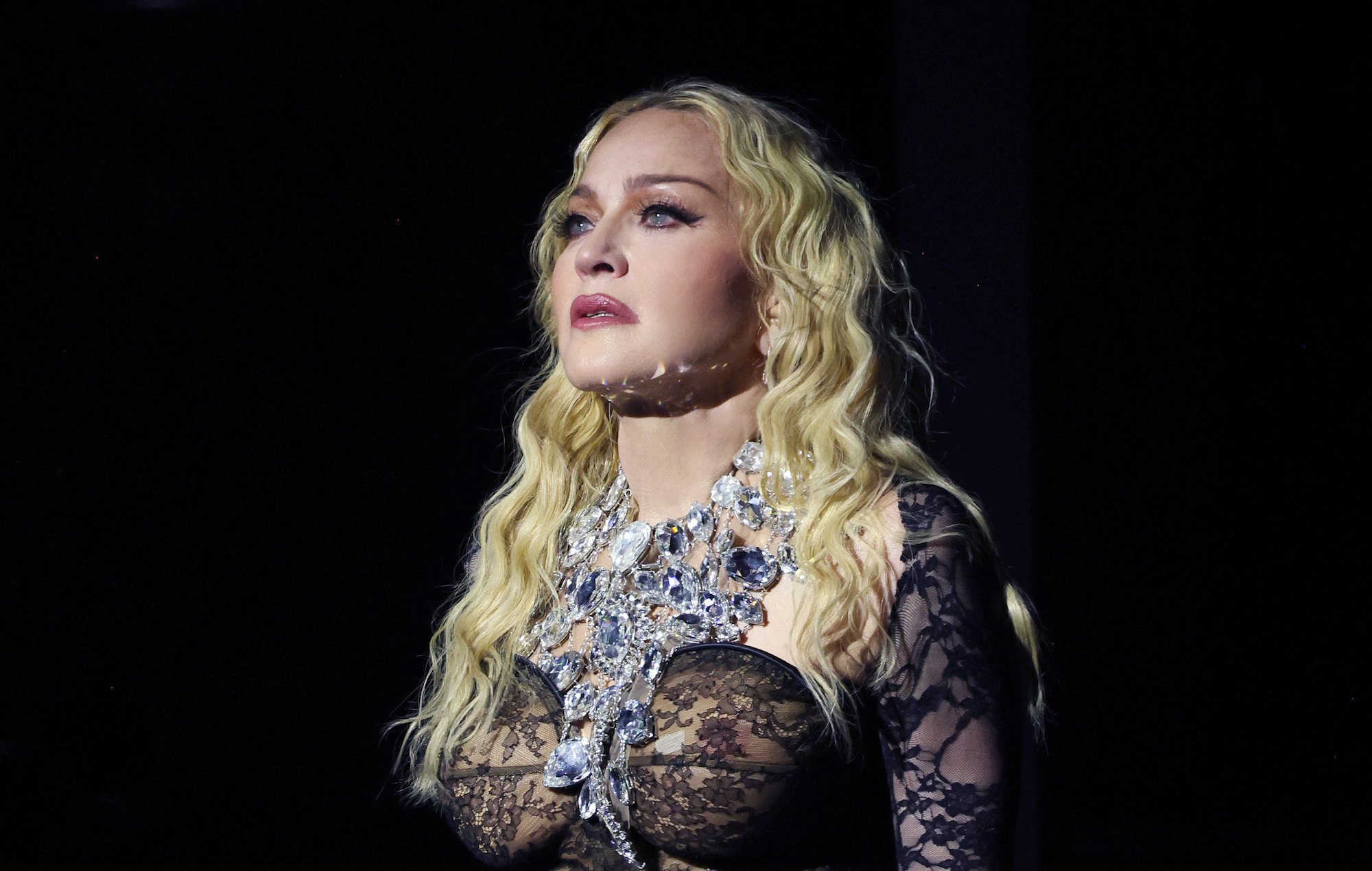Una fan en silla de ruedas responde a Madonna cuando la increpa en un concierto