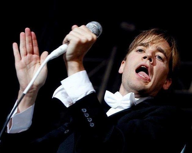 The Hives arrollan a Kasabian en el Dcode  