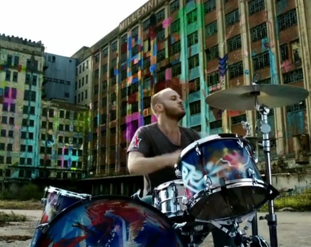 Coldplay estrena el videoclip de 'Every tear is a waterfall'