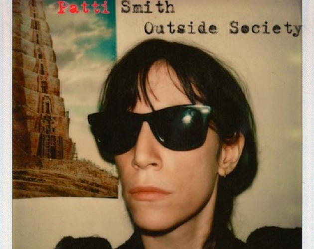 Patti Smith lanzará en agosto un recopilatorio: 'Outside Society'