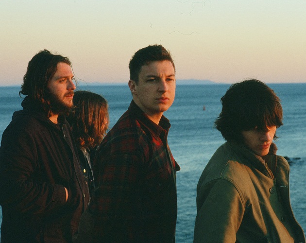 Arde el nuevo single de los Arctic Monkeys en el incendio de PIAS