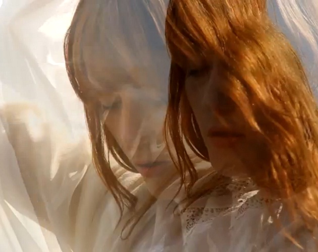 Escucha lo nuevo de Florence + The Machine: 'What the water gave me'