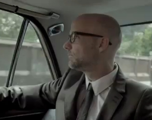 Un astronauta melancólico en el nuevo vídeo de Moby: 'Lie down in darkness'