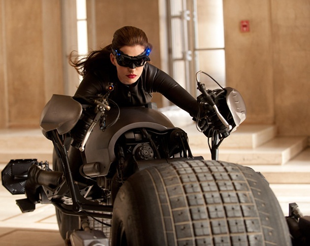 Primera foto oficial de Anne Hathaway como Catwoman