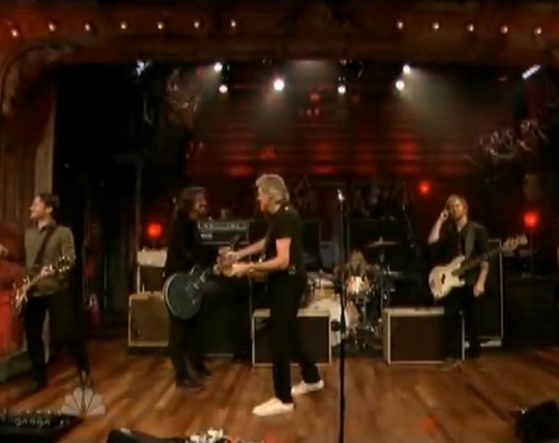 Foo Fighters y Roger Waters tocan juntos un tema de 'The Wall'