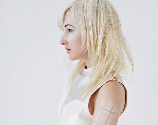 Escucha un bonus track de Zola Jesus: 'Days grow older'