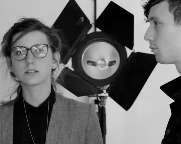 Moderneces de libro en el nuevo vídeo de Fanfarlo: 'Deconstruction'