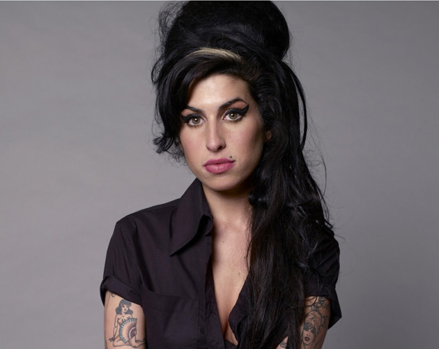 Amy Winehouse murió por consumir demasiado alcohol
