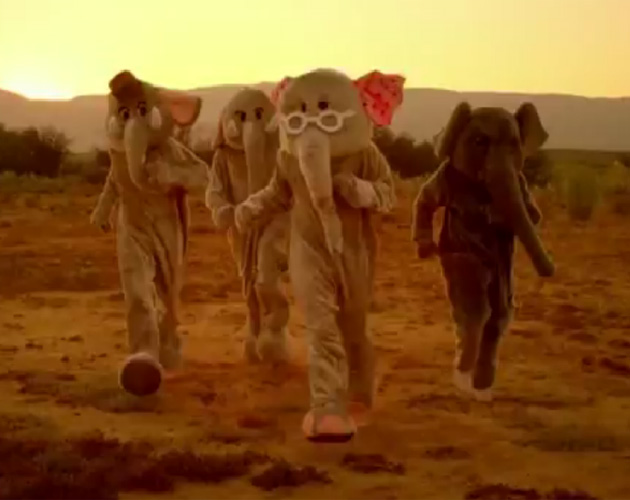 Coldplay convertidos en elefantes en el videoclip de 'Paradise'