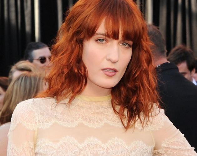 Florence Welch se alía con Karl Lagerfeld para una edición especial de 'Shake it out'