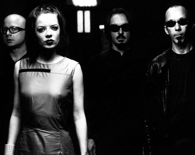 Bombazo: Garbage versionan 'Who's gonna ride your wild roses' (U2)