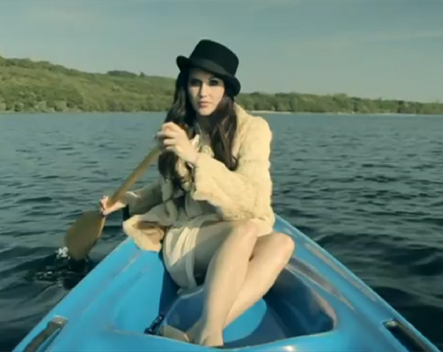 Melancolía en el lago en el nuevo videoclip de The Bright: 'Soundtrack'