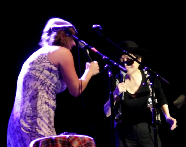 Los tUnE yArDs comparten escenario con Yoko Ono en Islandia
