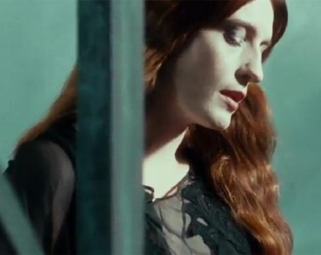 A Florence Welch le hacen vudú en su nuevo videoclip: 'No light, no light'