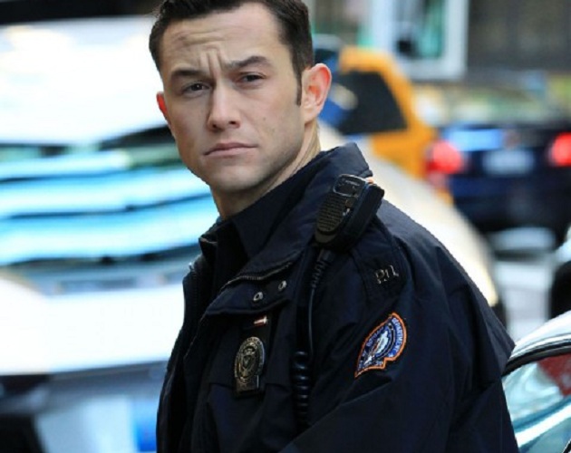 Joseph Gordon-Levitt luce ceño fruncido en el rodaje de Batman