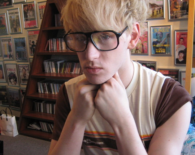 Collages random en el nuevo vídeo de Patrick Wolf: 'The Falcons'