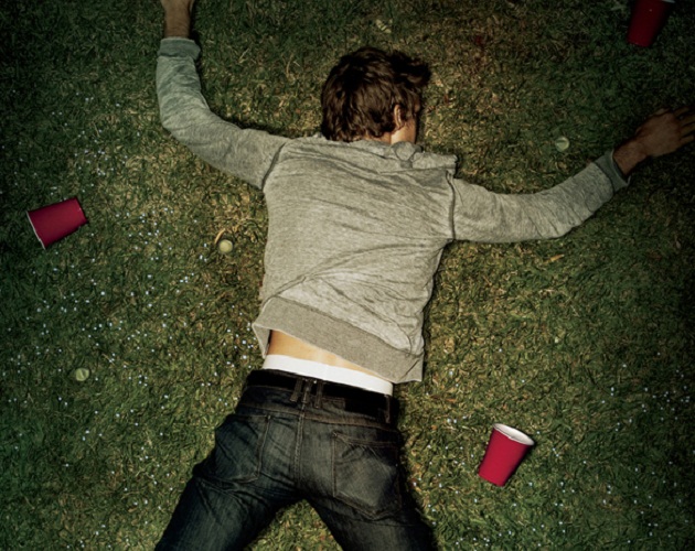 Póster de Project X: mozo comiendo césped