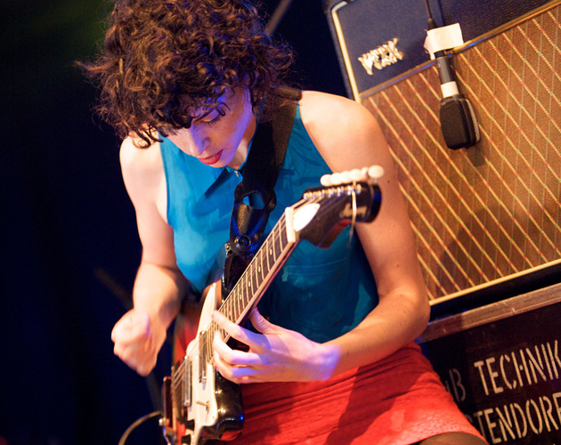 Escucha a St Vincent versionar a The Beatles: 'Dig a pony'