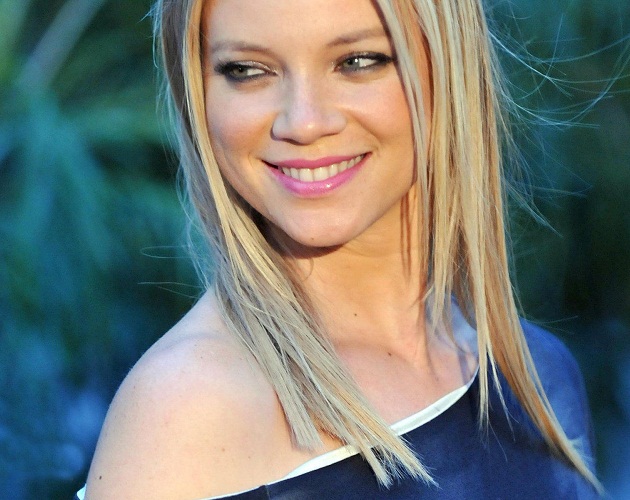 Leslie Bibb habla sobre su papel de Wonder Woman en Movie 43