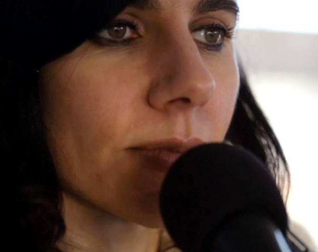 PJ Harvey lanza un DVD con los 12 cortos para 'Let England Shake'