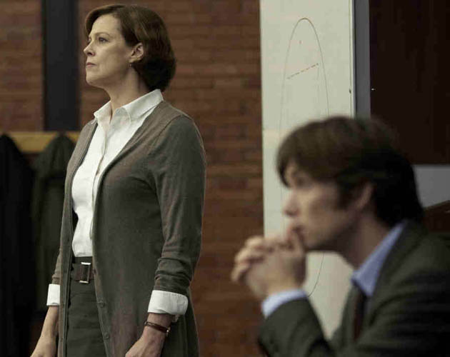 Cillian Murphy, Sigourney Weaver y Elizabeth Olsen en un clip de 'Red Lights'