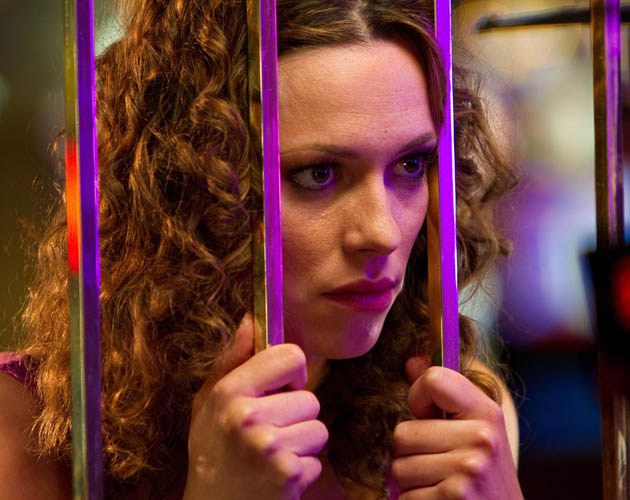 Bruce Willis y Rebecca Hall en el primer clip de 'Lay The Favorite'