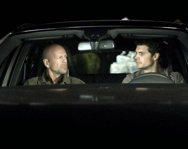 Primer trailer de 'The Cold Light of Day' con Bruce Willis y Henry Cavill