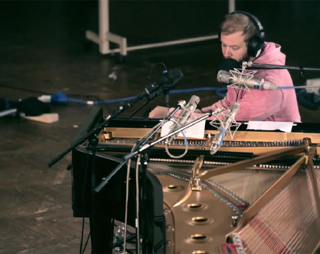 Bon Iver deja el vocoder en la 4AD/Jagjaguwar Session