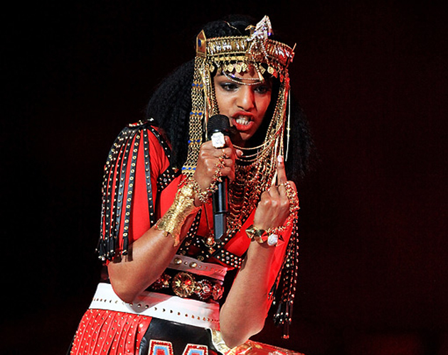 M.I.A. podría ser multada por enseñar el dedo anular