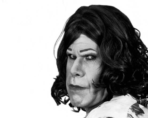 Ojo al póster de 'Frankie Go Boom' con Ron Perlman en su mejor momento