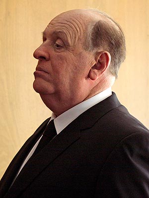 Primera imagen de Anthony Hopkins caracterizado como Alfred Hitchcock papada incluida