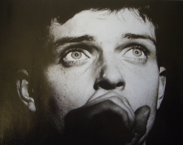 El tributo de New Order a Ian Curtis, 'Elegia', por fin se pone a la venta en vinilo