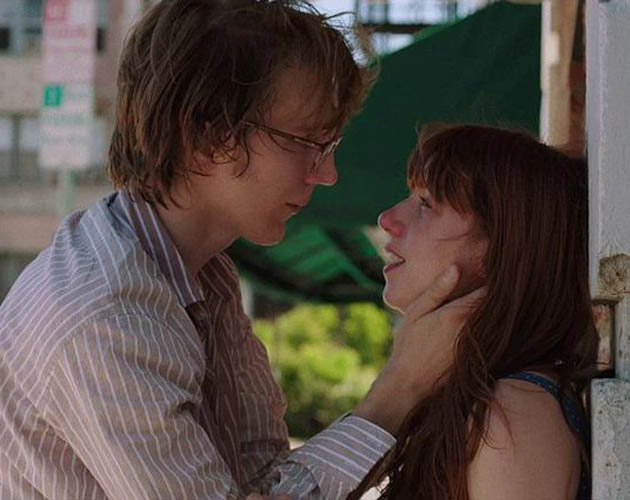 Paul Dano con Zoe Kazan modo saco de patatas en el póster de ‘Ruby Sparks’